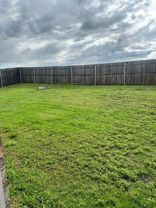 Building Photo - FIRST MONTH FREE - 4 BEDROOMS!