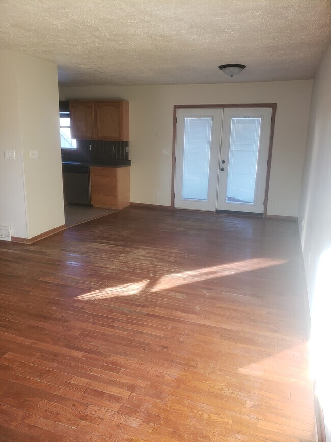 Foto del edificio - 817 Iroquois Ave