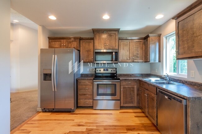 Building Photo - Beautiful Duplex