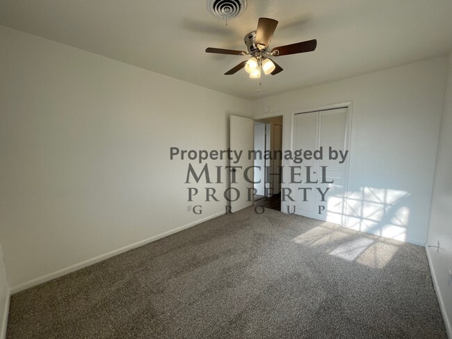 Building Photo - Gorgeous completely remodeled 3 bedroom 1 ...