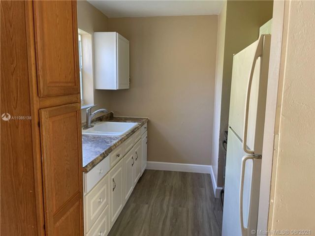 Foto principal - 3381 NW 6th St