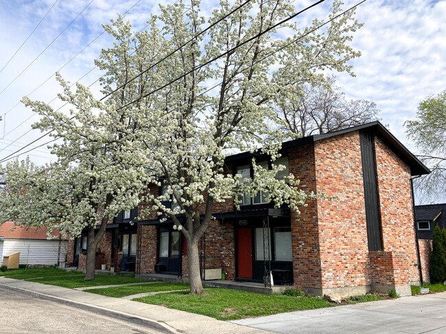 Building Photo - 905 N Mercer St