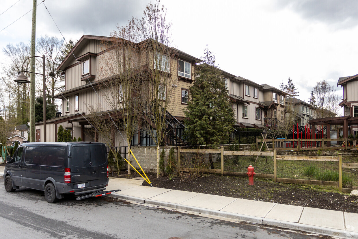 Building Photo - 433 Seymour River Pl
