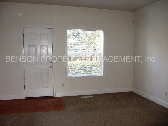 Building Photo - 16725 NE Halsey St