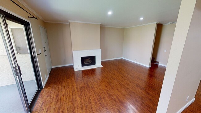 Building Photo - Coming Soon! Pier Pointe 2 Bedroom 1.5 Bat...