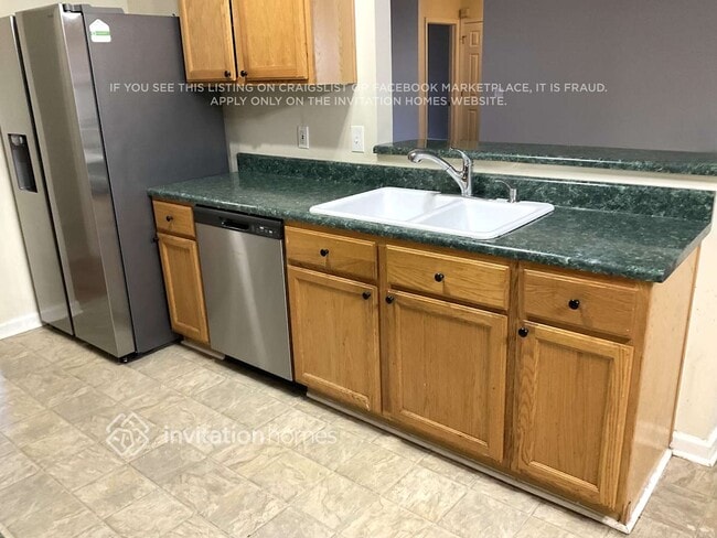 Building Photo - 406 Crested View Dr