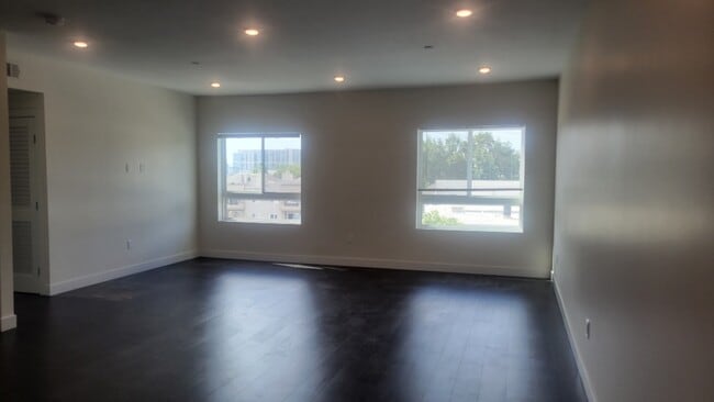 Building Photo - 5758 Camellia Ave