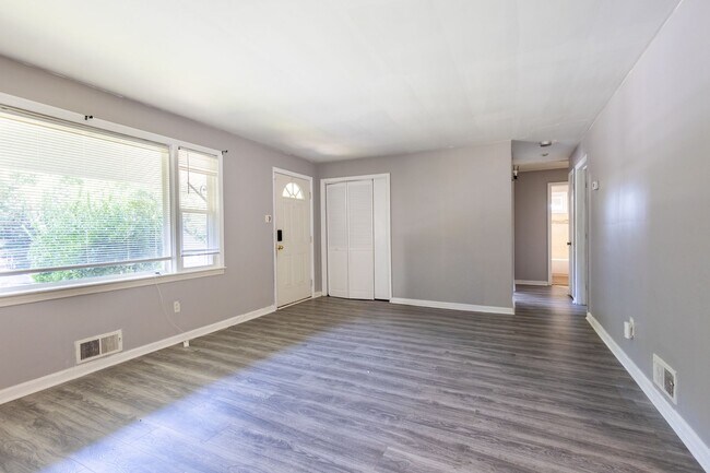 Building Photo - Beautiful 3 BR/2 BA Single-Family Home in ...