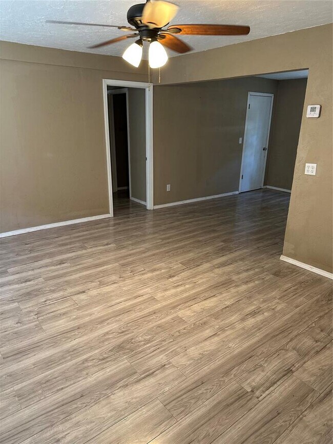 Foto del edificio - 11917 E Britton Rd