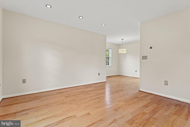 Building Photo - 10610 High Beach Ct
