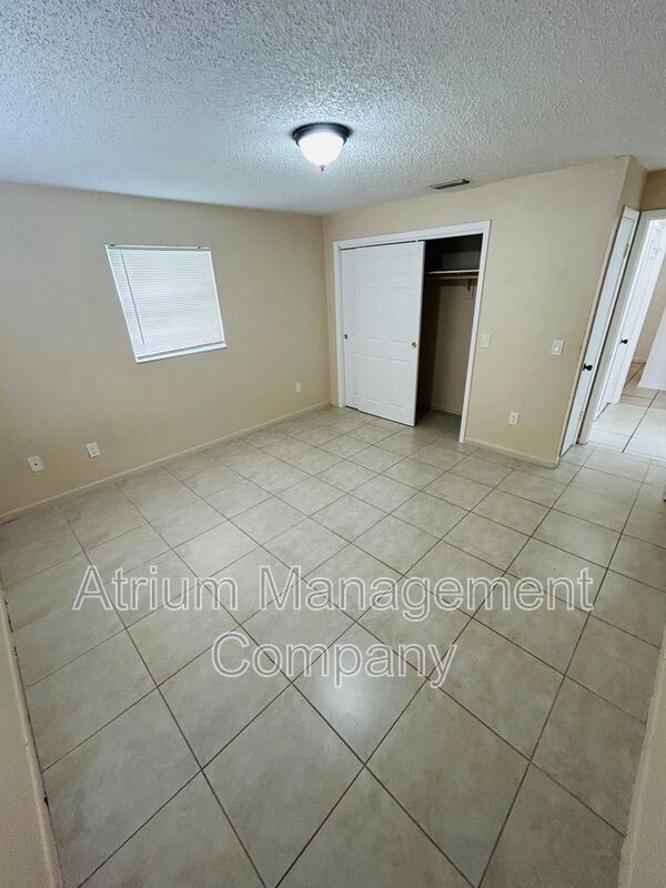 Building Photo - 2648 South Dr