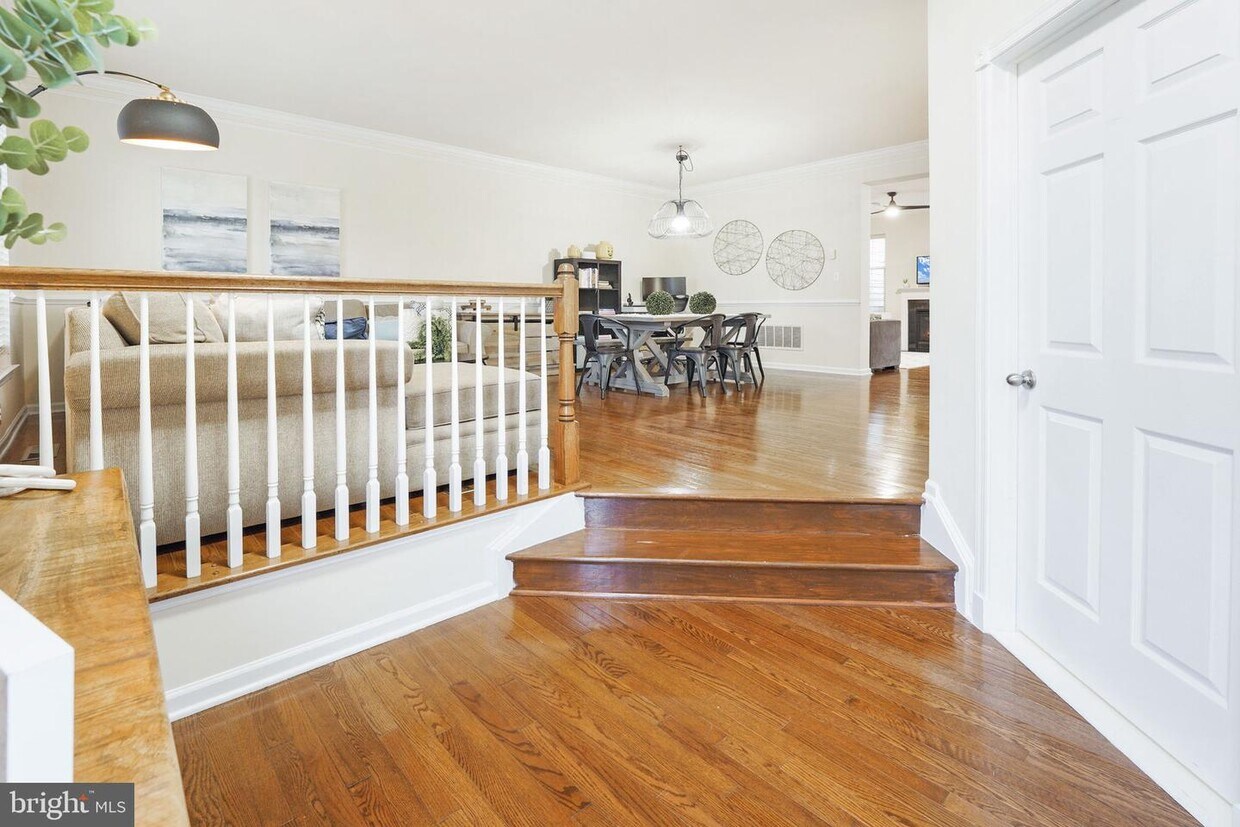 25579 America Square, Chantilly, VA 20152 Townhouse for Rent in