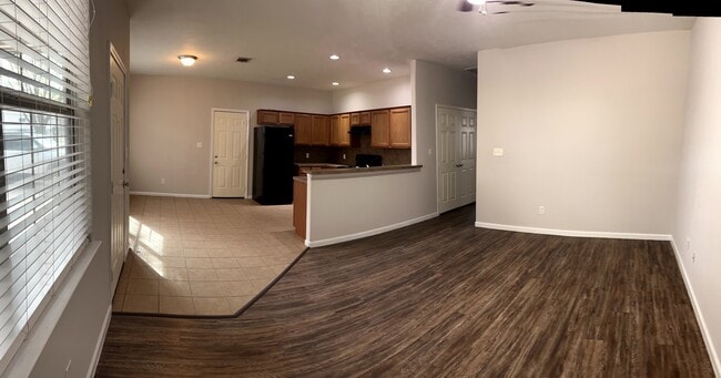 Building Photo - 21447 W Wallis Dr
