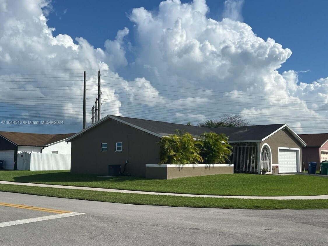 Foto del edificio - 12552 SW 259th St