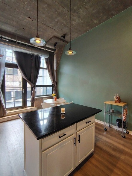 Foto del edificio - 3963 W Belmont Ave