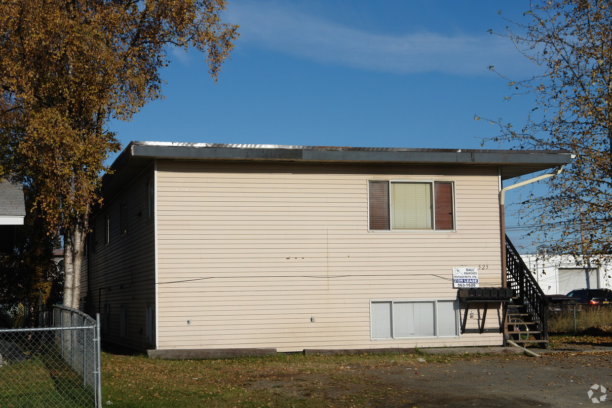 Building Photo - 525 E 14th Ave