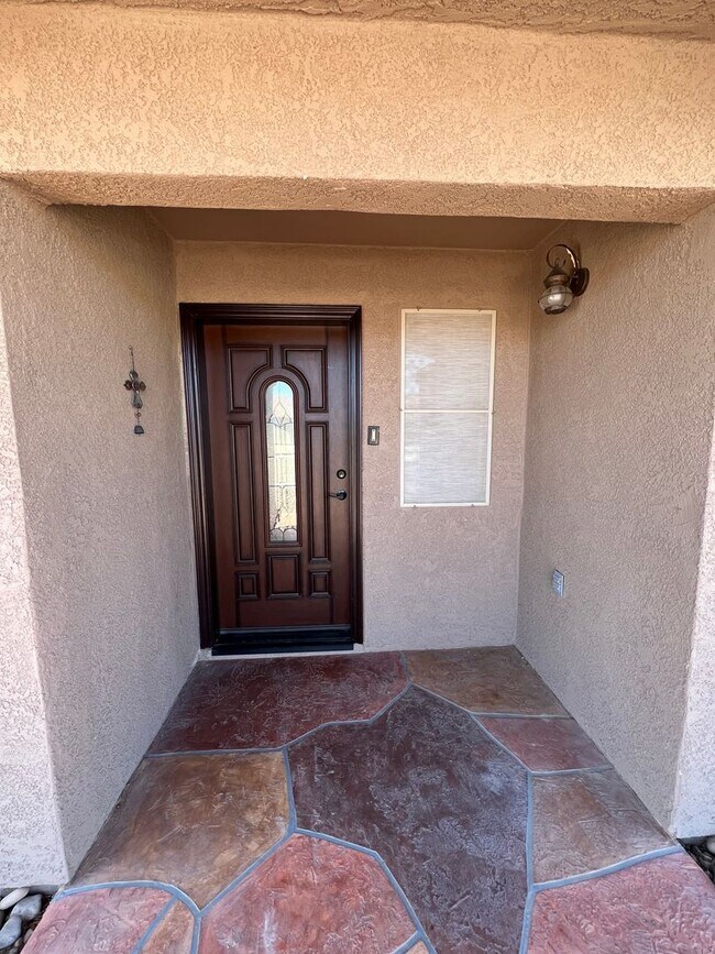 Foto del edificio - 4 BEDROOM POOL & SOLAR HOME!