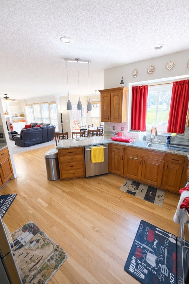 Building Photo - 30+ Day Stays | Fully Furnished 5 Bed Home w/Utilities included | 3 Car Garage | Great Community ...