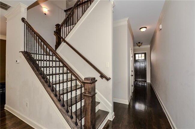 Building Photo - 4175 Mansion Way
