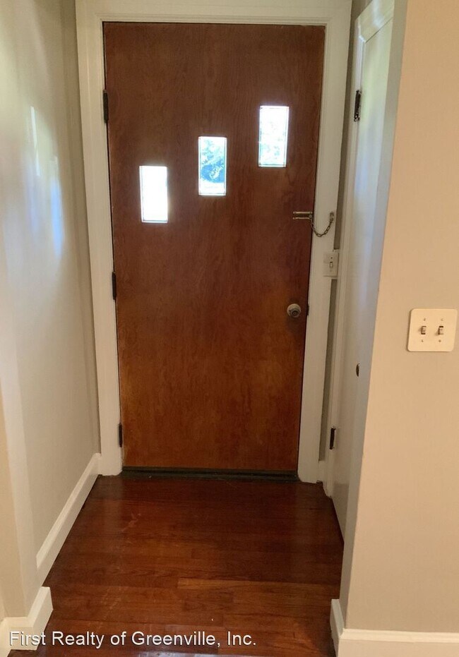 Building Photo - 3 br, 1.5 bath House - 222 Sunset Dr