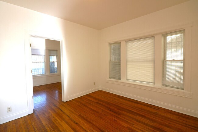 Building Photo - 744 S Kostner Ave