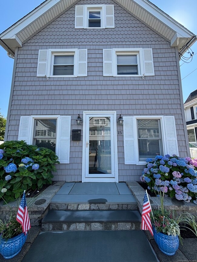 Building Photo - 15 Elm St