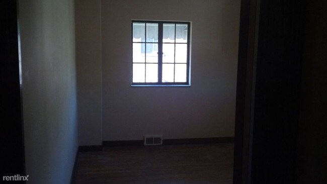 Foto del edificio - 3 br, 2.5 bath House - 221 E Elmhurst Rd