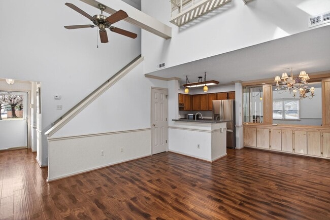 Building Photo - Yorktown Townhouse