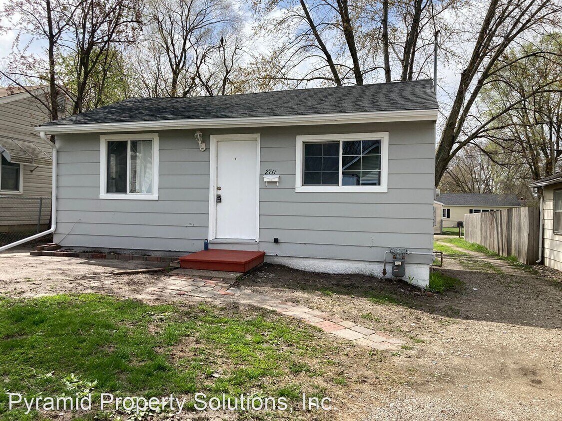Primary Photo - 2 br, 1 bath House - 2711 E Washington Ave