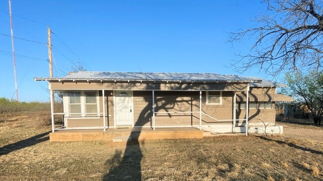 Building Photo - Quiet Charm Meets Comfortable Living: Your Perfect 2-Bedroom Retreat in Snyder!