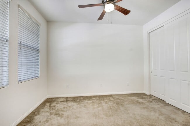 Building Photo - Tri-Level Azusa Townhome