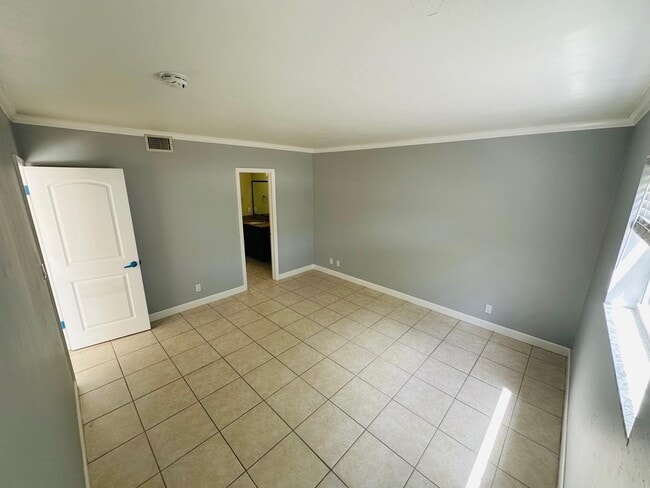 Building Photo - 761 Hummingbird Way