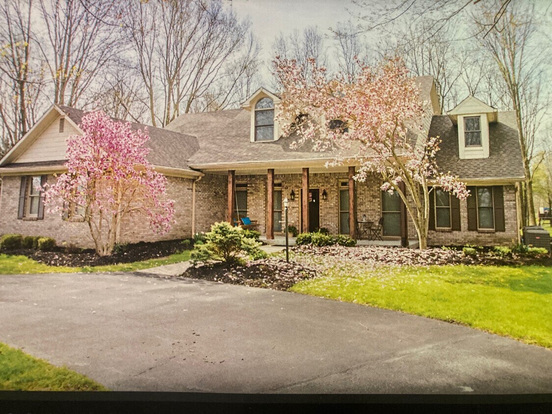 10493 Fox Trace, Zionsville, IN 46077 House Rental in Zionsville, IN