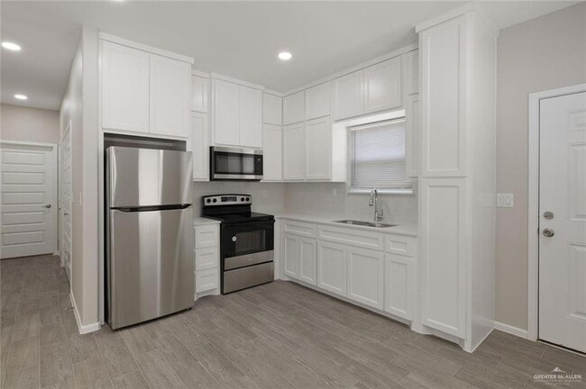 Building Photo - 11 S Alamo Rd