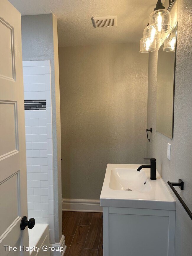 Building Photo - 2 br, 1 bath House - 115 Park Ave 1S