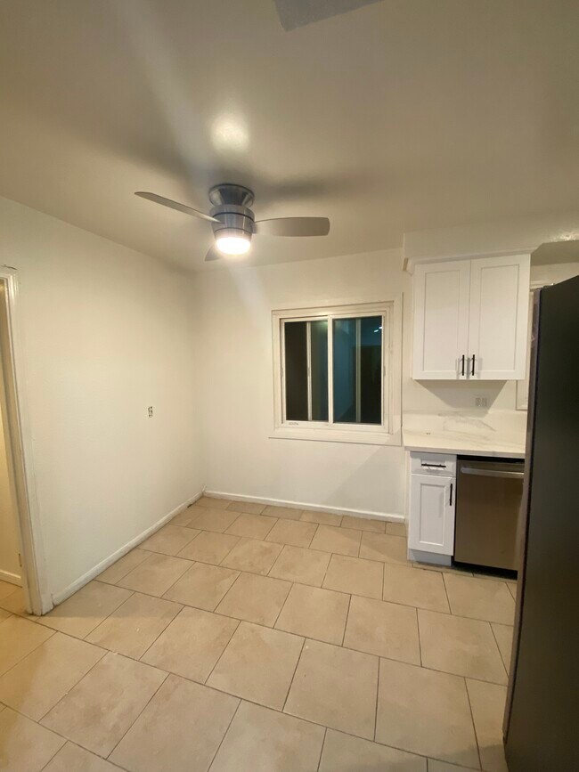 917 E La Palma Dr Unit 4, Inglewood, CA 90301 Condo for Rent in