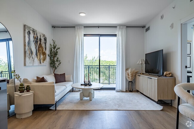 A1 1BR, 1BA - 670SF - Living Room - Aventura Quattro