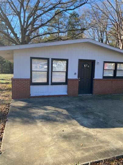 Building Photo - WELCOME!!! THIS IS A BEAUTIFUL HOUSE FOR Y...