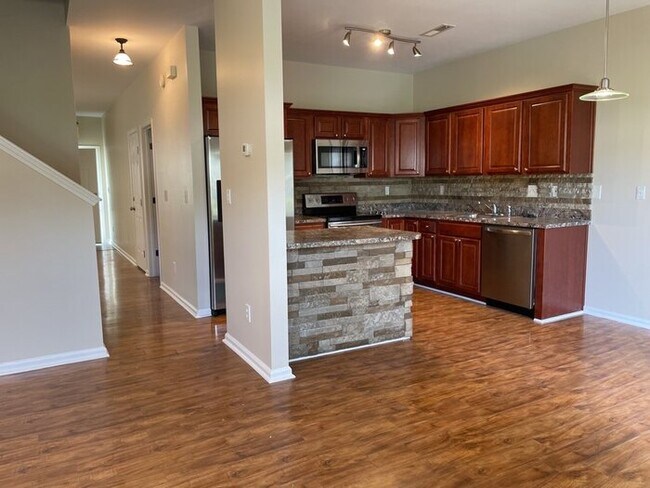 Building Photo - 130 Grand Oaks Dr