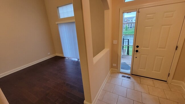 Foto del edificio - LUXURY TOWNHOME WITH 3 BEDROOMS, 2 FULL BA...