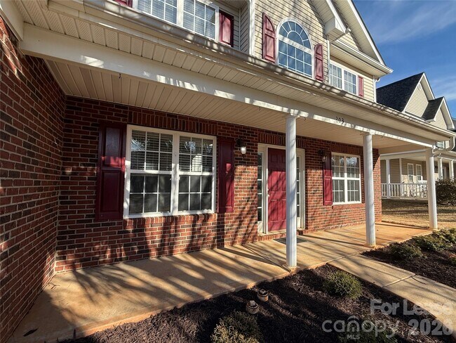 Building Photo - 203 Almora Loop