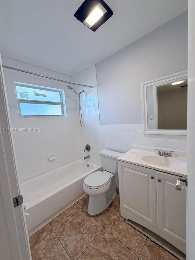 Foto del edificio - 16920 NE 4th Ct