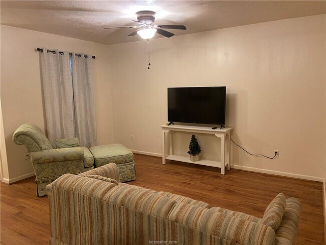 Foto del edificio - 2412 Pecan Ridge Dr