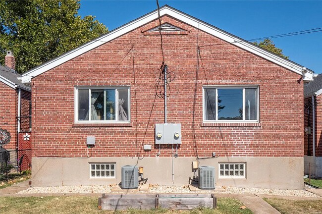 Building Photo - 5014 Fyler Ave
