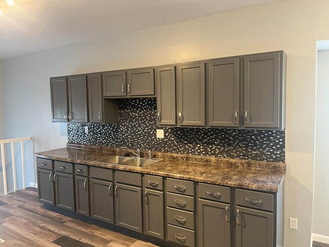 Photo - 117 W 36th St House