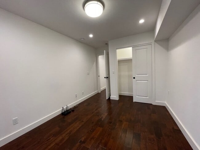 Building Photo - Nice and clean 2 bedrooms and 2 bathrooms ...