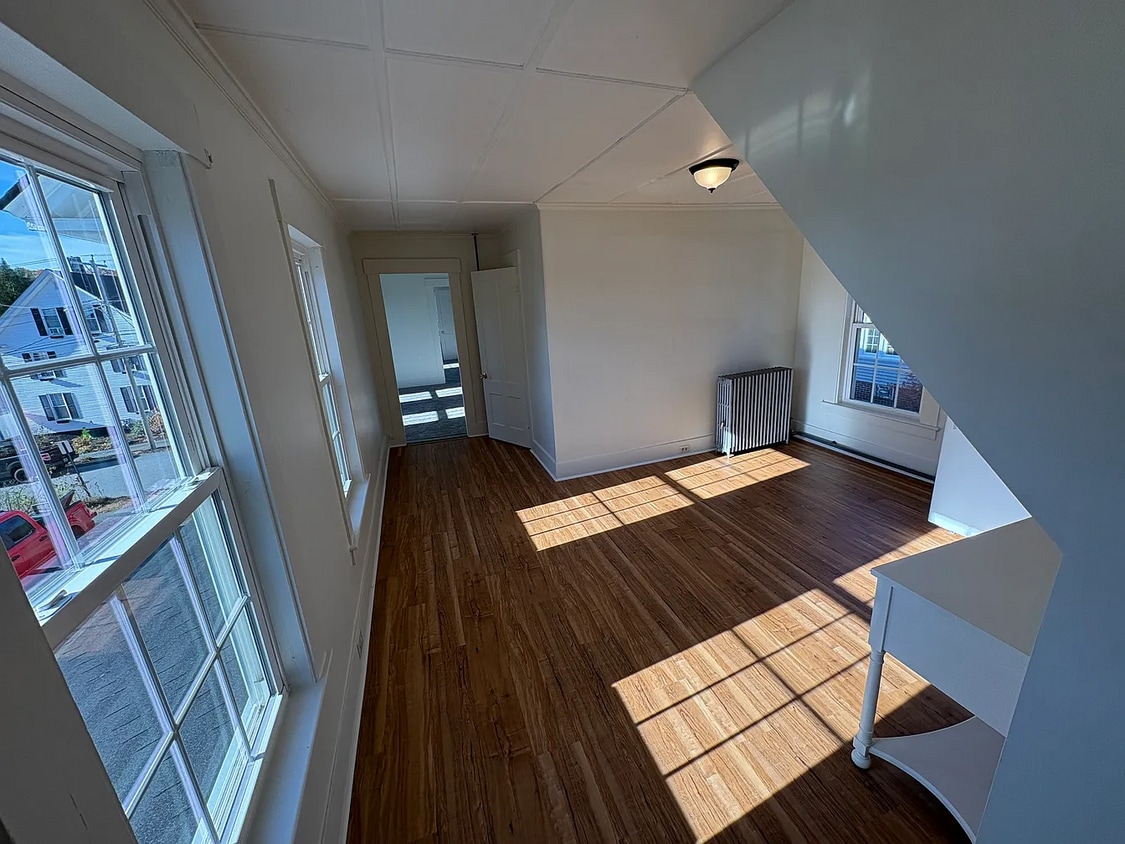 Foto principal - 144 Rumford St