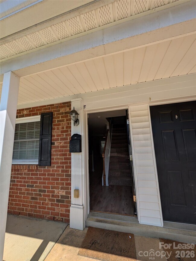 Foto del edificio - 1215 Green Oaks Ln