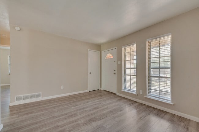 Foto del edificio - 3 bedroom Home with Prime Location
