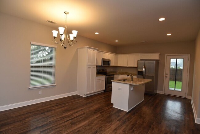 Foto del edificio - Remodeled Cute Modern Home In the Heart Of Richmond Hill